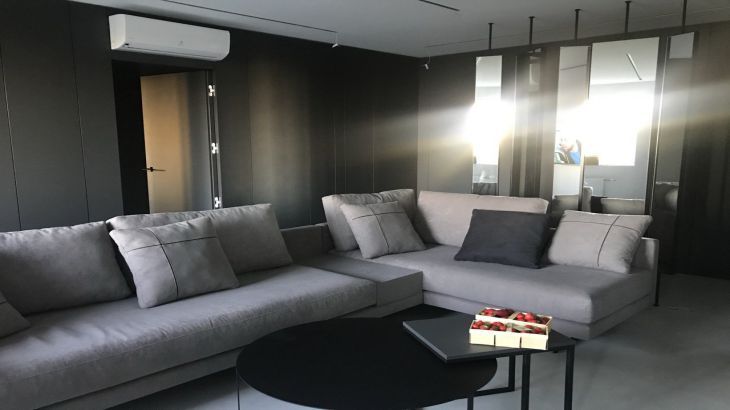 Этот лайфхак спасет ваш диван от любых пятен: попробуйте сейчас