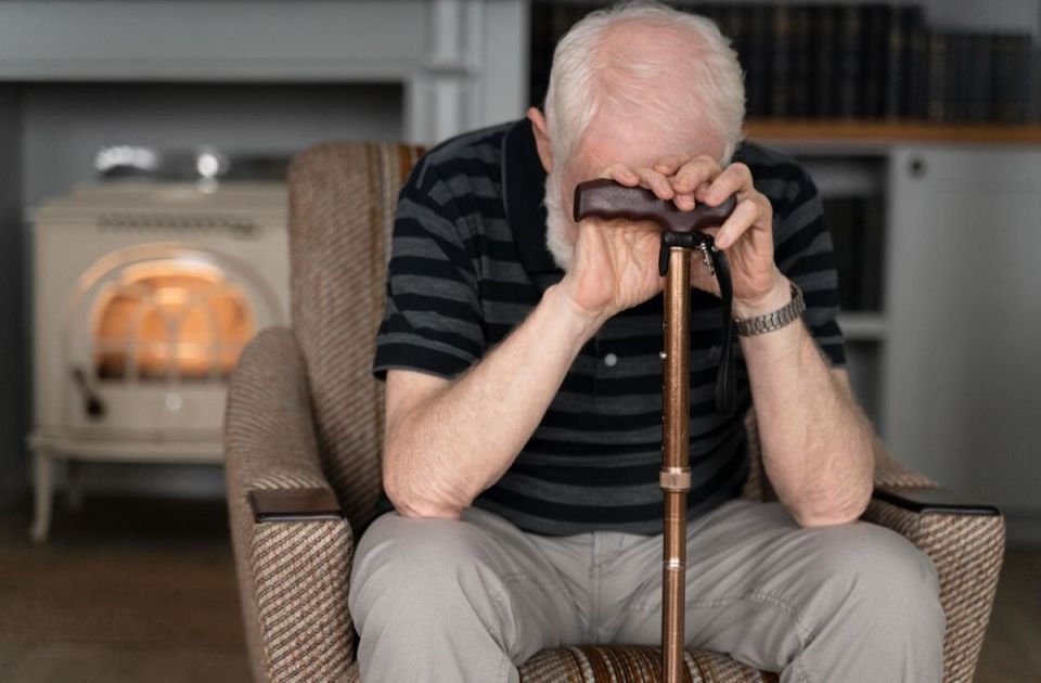 ПФР требует вернуть пенсию после отмены инвалидности: когда это законно?