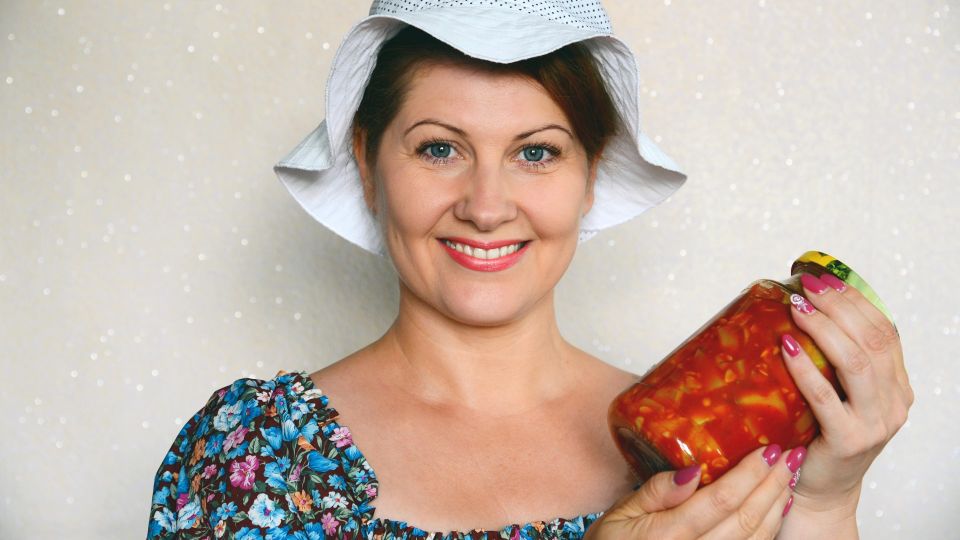 Без ножа, постукиваний и воды: как открыть банку с огурцами за пару секунд