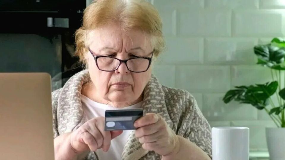 Как закрытие ненужных банковских карт может спасти вас от долгов?