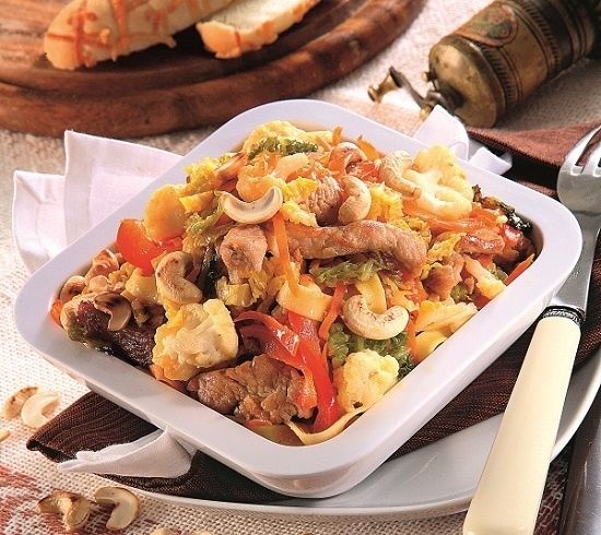 Индейка с лапшой: улучшаем традиционный рецепт с пряным акцентом и легкими овощами