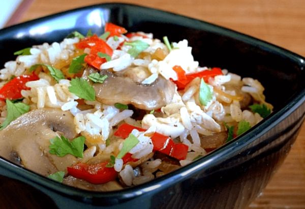 Рис жасмин с шампиньонами и курицей навевает уют вечернего блюда