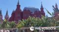Манежную площадь в Москве начали украшать пальмами