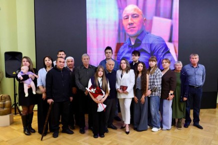 Сегодня в Тобольске состоялась церемония передачи государственных наград – орденов Мужества и медали «За отвагу» – семьям военнослужащих, героически погибших при исполнении воинского долга