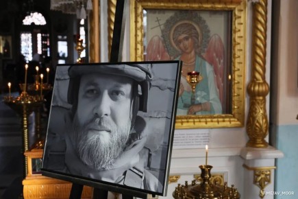 В Тюмени сегодня прощаются с военкором РИА Новости Иваном Зуевым, погибшим от удара беспилотника ВСУ в Запорожской области, сообщил тюменский губернатор Александр Моор