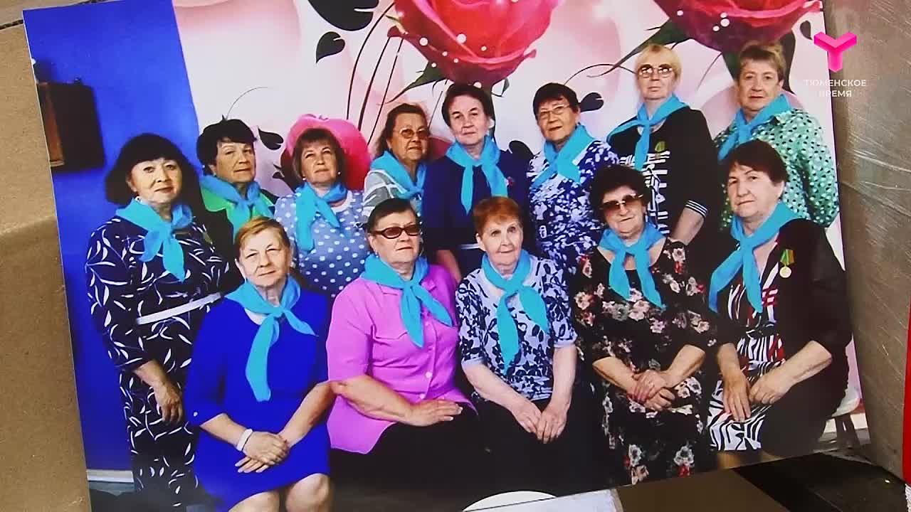 Тобольск помогает.. Вера и дело объединяют волонтёров, обеспечивающих надёжный тыл защитникам Родины. Собирают посылки, плетут сети, льют свечи отзывчивые люди и в Тобольском округе. Давайте с ними познакомимся!...