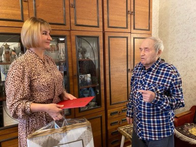 В Восточном административном округе сегодня праздник: с 99-летием поздравляют почетного гражданина города Тюмени Бушина Николая Дмитриевича!