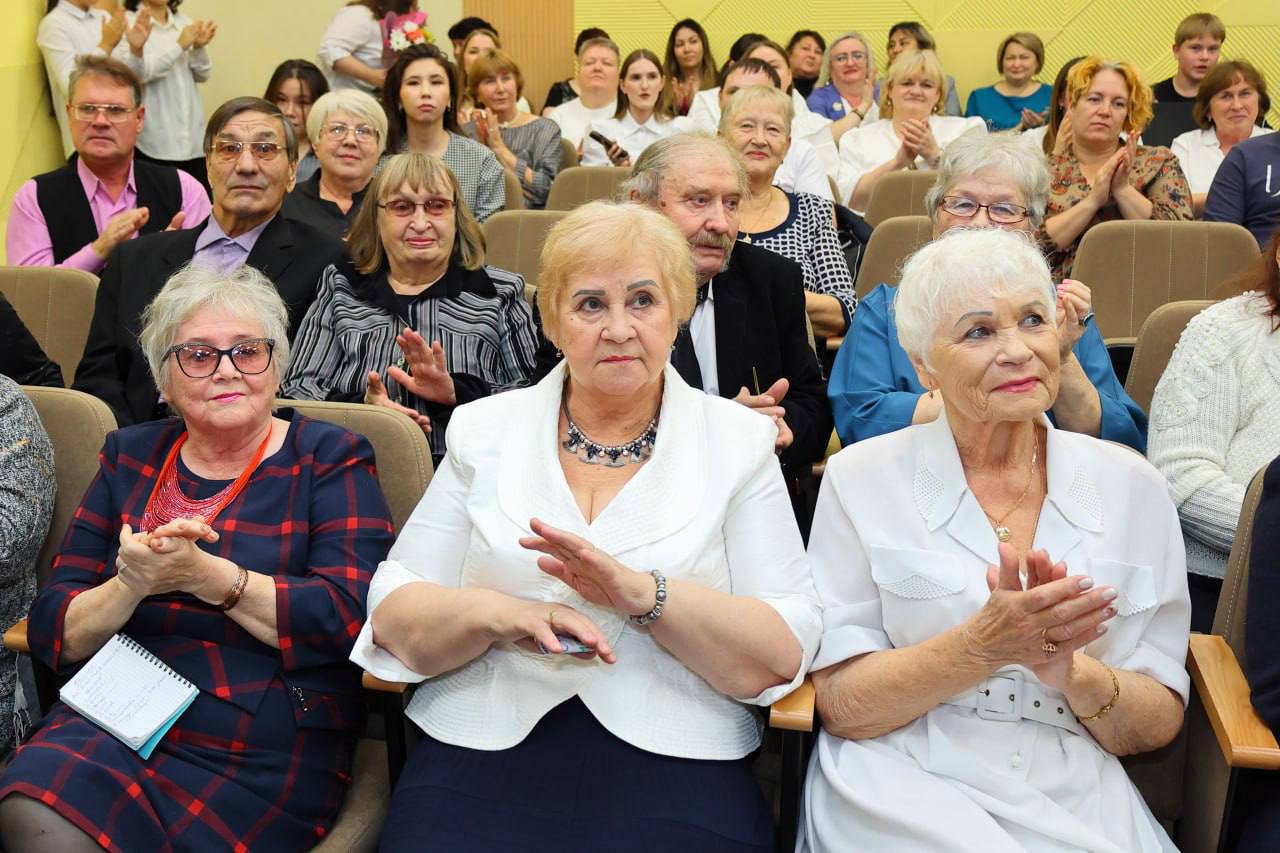 Школа №2 в микрорайоне Иртышский отмечает свой золотой юбилей – 50 лет! Школа №2 в микрорайоне Иртышский отмечает свой золотой юбилей – 50 лет!