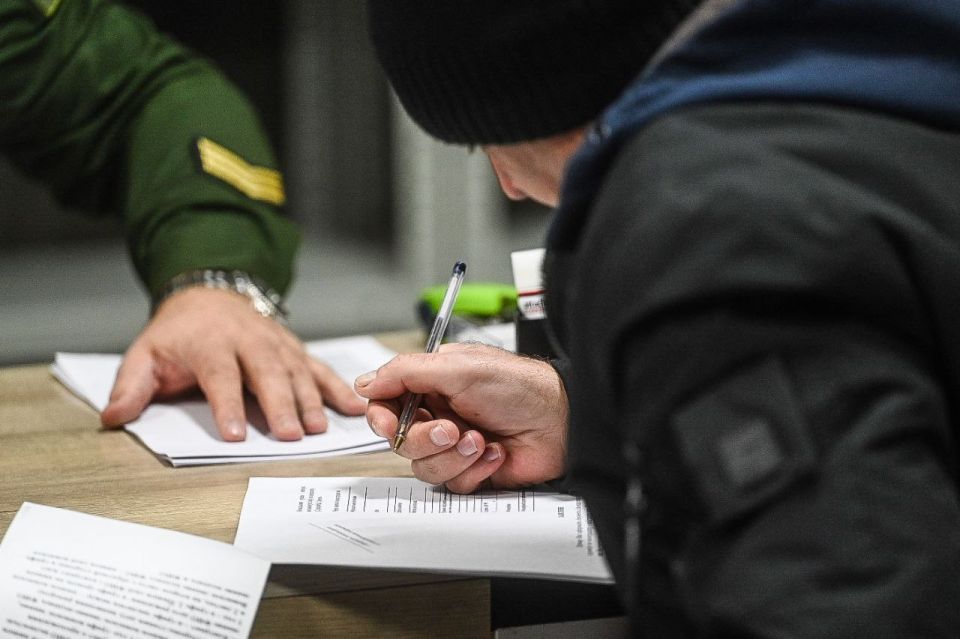 В Тюменской области подписать контракт с Минобороны РФ могут жители всех регионов, а также иностранцы В Тюменской области подписать контракт с Минобороны РФ могут жители всех регионов, а также иностранцы