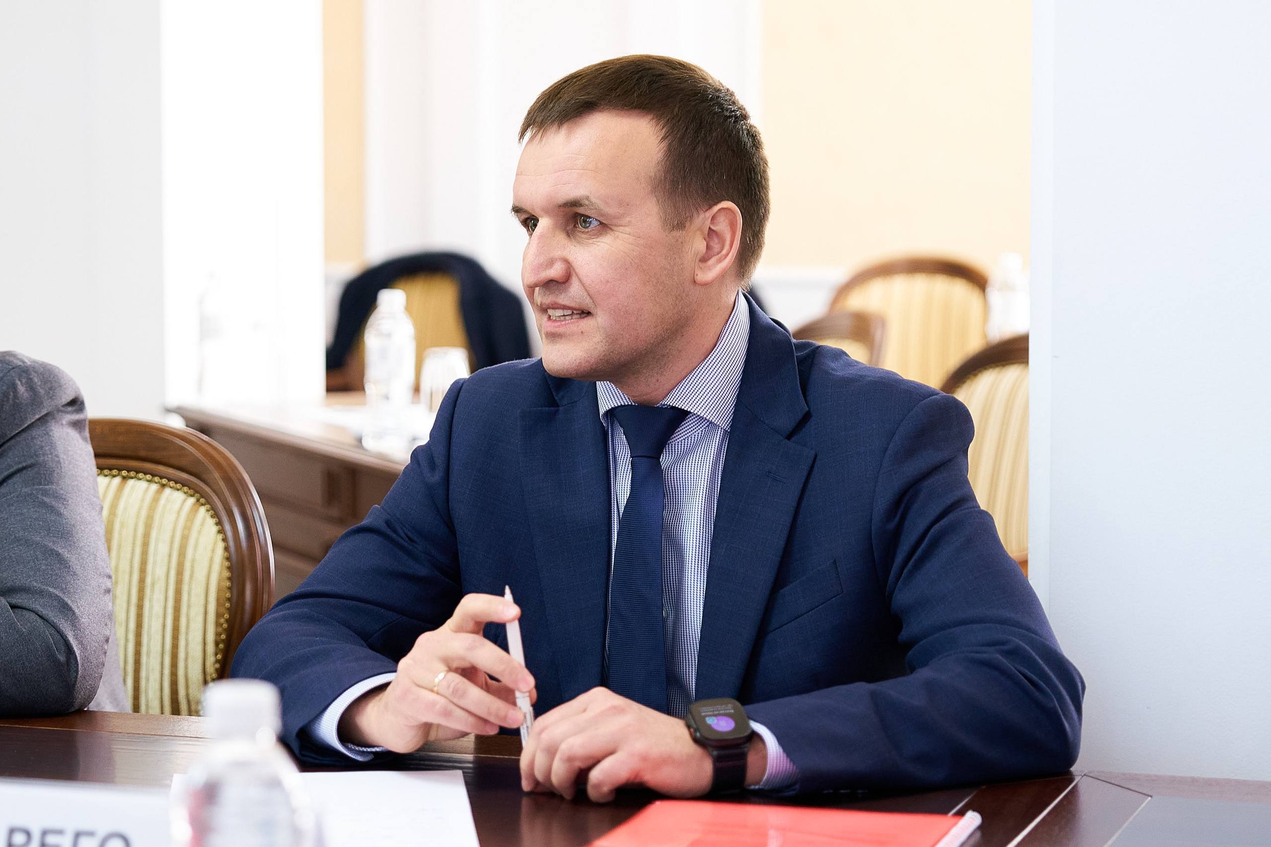Руслан Кухарук: На рабочей встрече с вице-президентом ПАО АФК «Система» Сергеем Викторовичем Семкиным и представителями компаний, которые входят в состав корпорации, обсудили совместные проекты развития автономного округа в... Руслан Кухарук: На рабочей встрече с вице-президентом ПАО АФК «Система» Сергеем Викторовичем Семкиным и представителями компаний, которые входят в состав корпорации, обсудили совместные проекты развития автономного округа в...