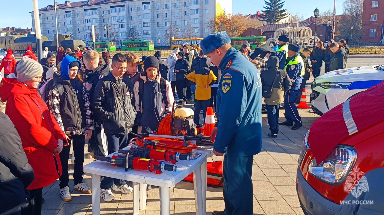 Ишимские пожарные приняли участие в Форуме дорожной безопасности Ишимские пожарные приняли участие в Форуме дорожной безопасности