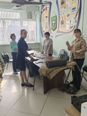 С теплом из родного дома. В учреждениях спорта и молодежной политики на регулярной основе проходят мероприятия с целью поддержки и помощи участникам СВО и их родным: В клубе детского творчества им. А.М. Кижеватова (ул