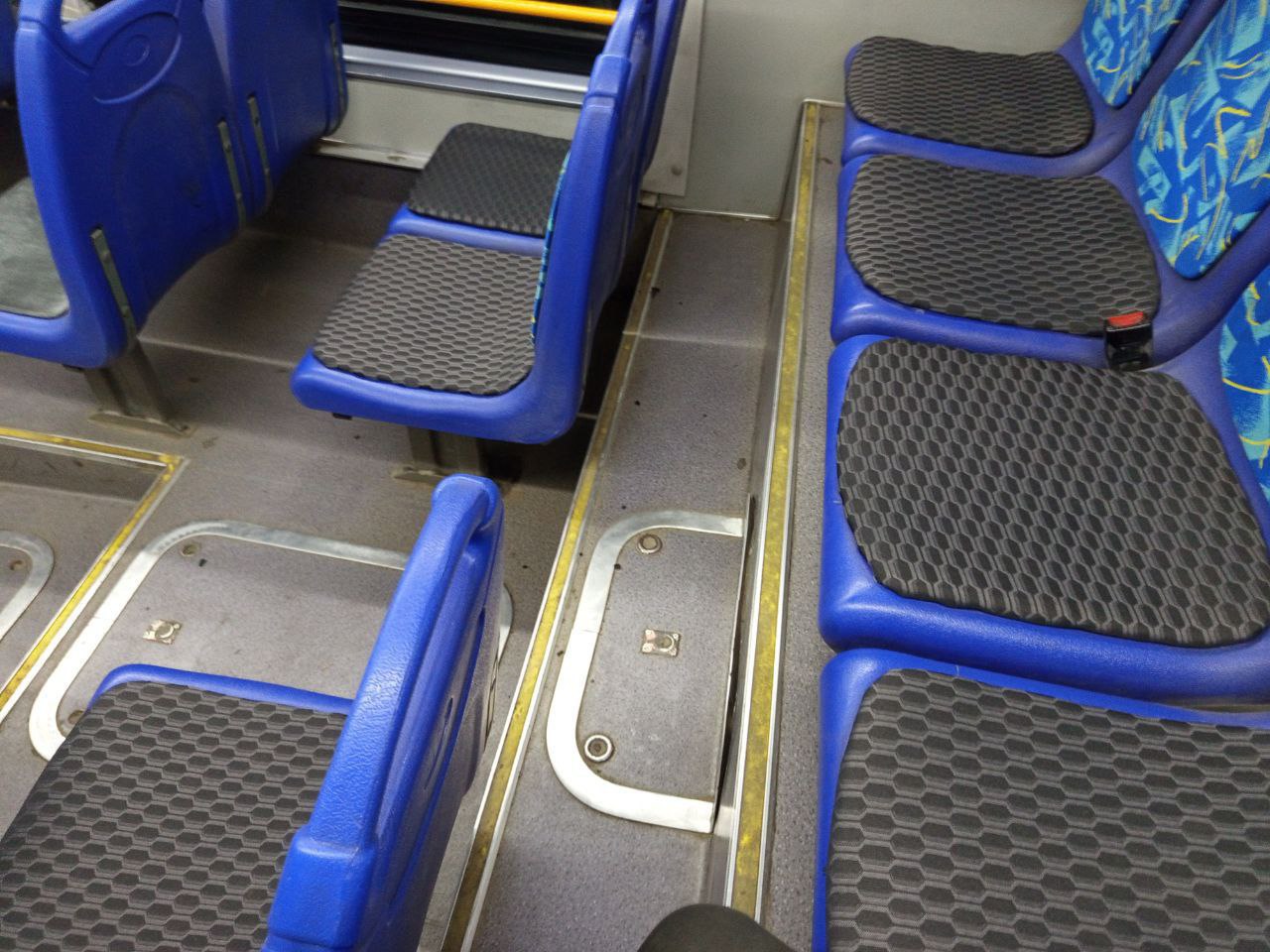 Перевозчик обновляет сиденья Перевозчик обновляет сиденья