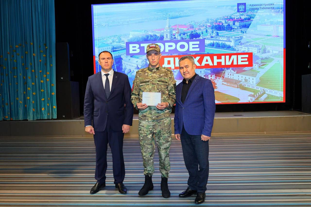 Глава города Тобольска Петр Вагин вручил свидетельства о профессии водителя участникам специальной военной операции, которые, несмотря на полученные ранения, проявили мужество и силу духа, чтобы вернуться к полноценной жизни... Глава города Тобольска Петр Вагин вручил свидетельства о профессии водителя участникам специальной военной операции, которые, несмотря на полученные ранения, проявили мужество и силу духа, чтобы вернуться к полноценной жизни...