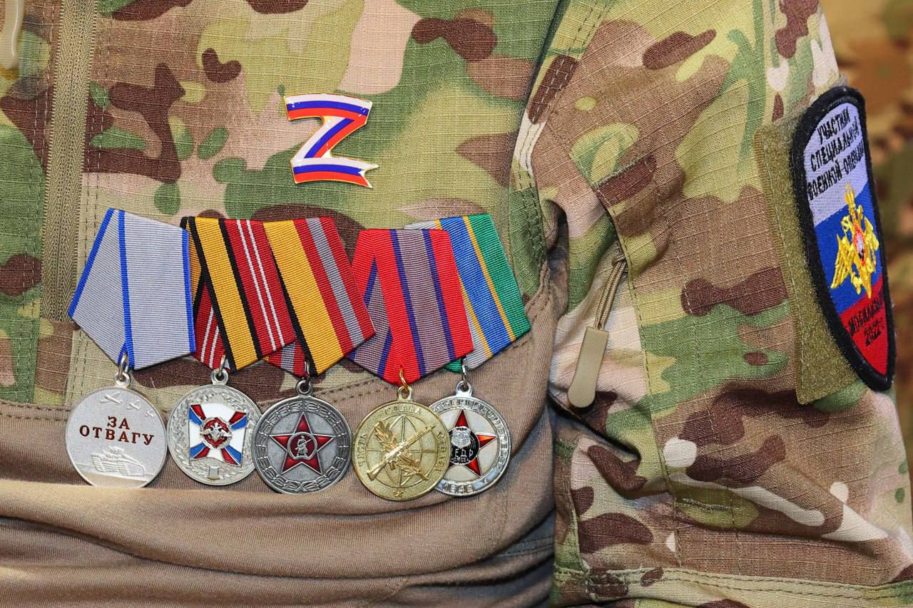 Глава города Тобольска Петр Вагин вручил свидетельства о профессии водителя участникам специальной военной операции, которые, несмотря на полученные ранения, проявили мужество и силу духа, чтобы вернуться к полноценной жизни... Глава города Тобольска Петр Вагин вручил свидетельства о профессии водителя участникам специальной военной операции, которые, несмотря на полученные ранения, проявили мужество и силу духа, чтобы вернуться к полноценной жизни...