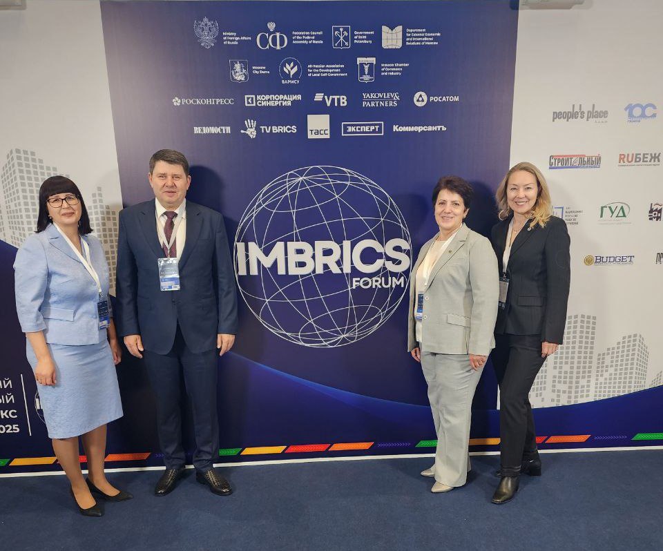 Главы округов Тюменской области участвуют в Международном муниципальном форуме БРИКС