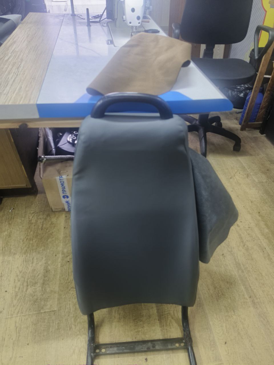 Перевозчик обновляет сиденья Перевозчик обновляет сиденья