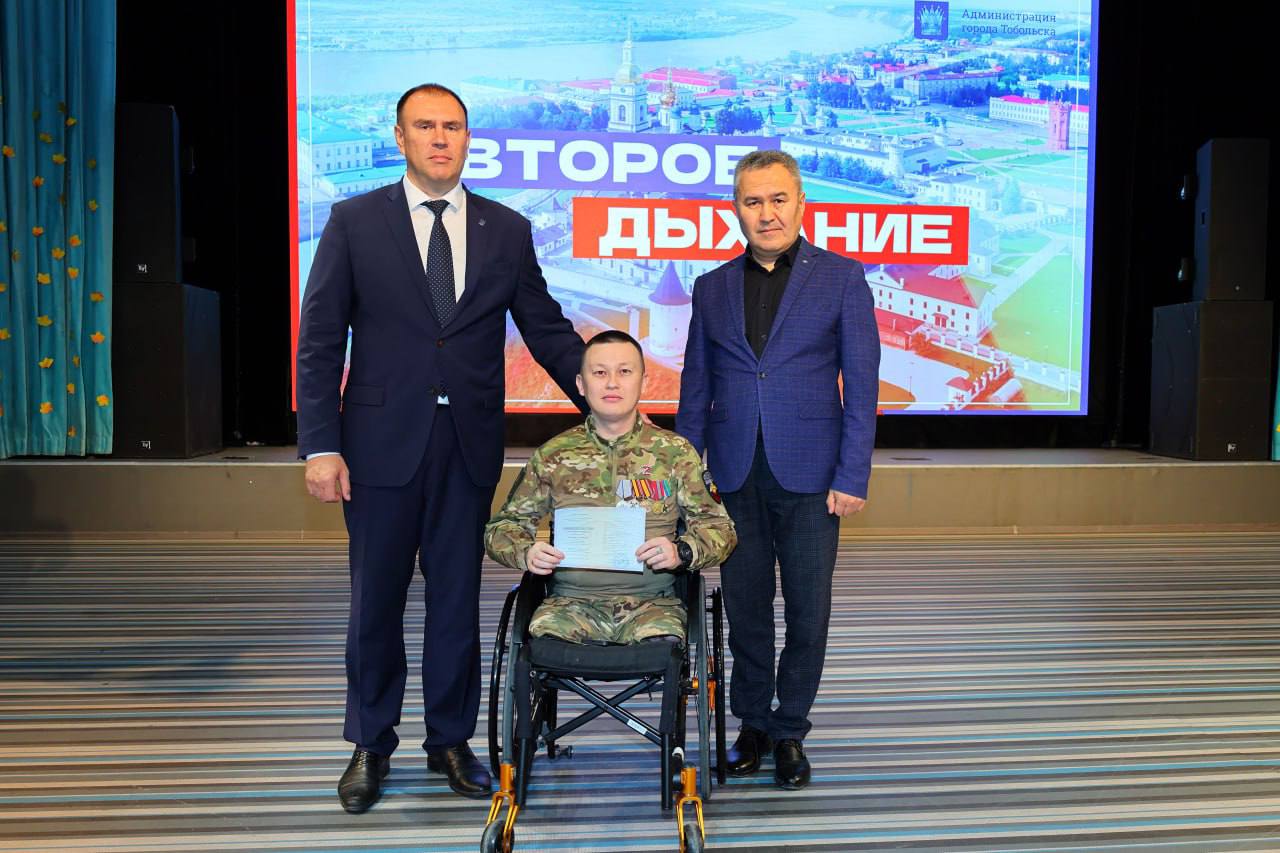 Глава города Тобольска Петр Вагин вручил свидетельства о профессии водителя участникам специальной военной операции, которые, несмотря на полученные ранения, проявили мужество и силу духа, чтобы вернуться к полноценной жизни... Глава города Тобольска Петр Вагин вручил свидетельства о профессии водителя участникам специальной военной операции, которые, несмотря на полученные ранения, проявили мужество и силу духа, чтобы вернуться к полноценной жизни...