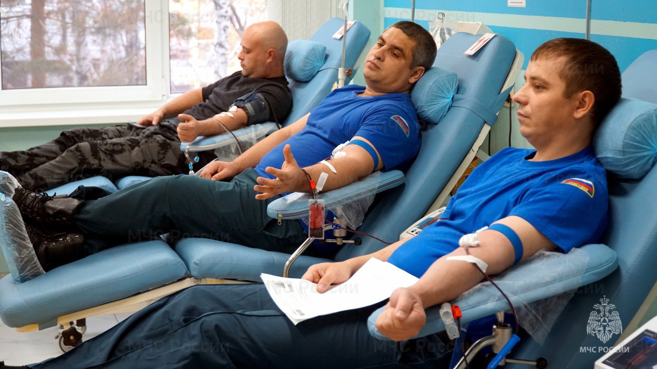 35 добрых дел: сотрудники МЧС России приняли участие в сдаче донорской крови