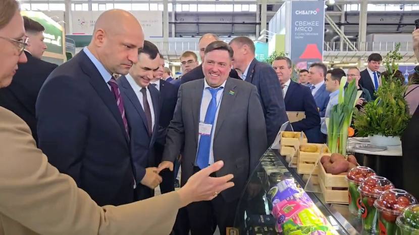 Уральский полпред Артём Жога открыл агропромышленную выставку в Екатеринбурге