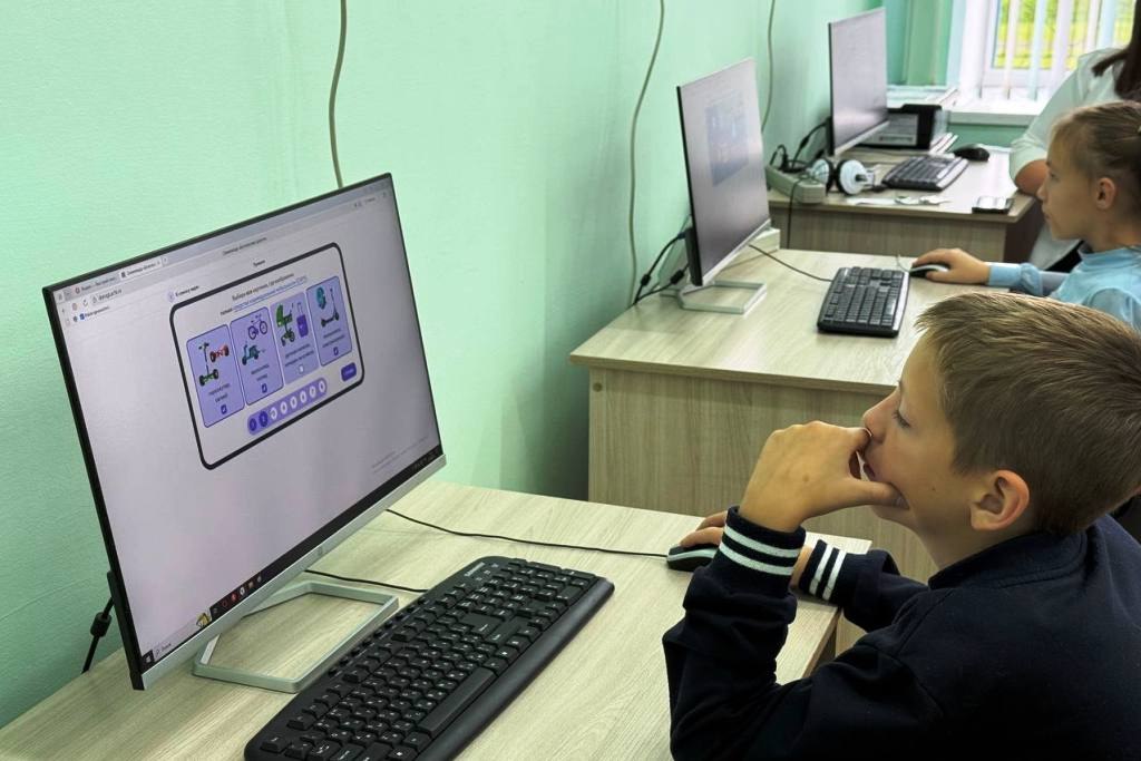 «Безопасные дороги»: юные знатоки ПДД демонстрируют свои знания! «Безопасные дороги»: юные знатоки ПДД демонстрируют свои знания!