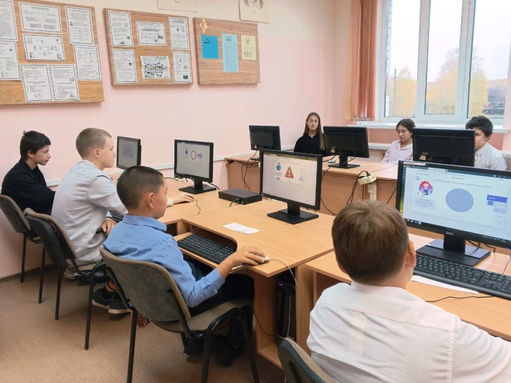 «Безопасные дороги»: юные знатоки ПДД демонстрируют свои знания! «Безопасные дороги»: юные знатоки ПДД демонстрируют свои знания!