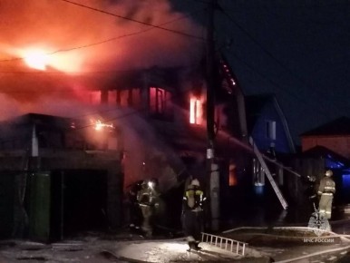 В Тюмени на Депутатской улице произошел пожар в частном доме