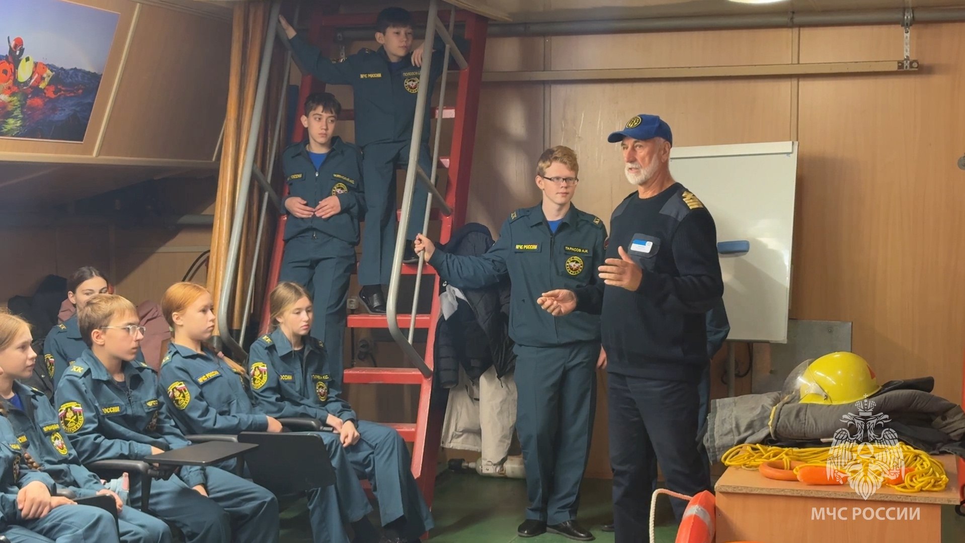 Для кадетов МЧС России привычная среда — пожарно-спасательные части Для кадетов МЧС России привычная среда — пожарно-спасательные части