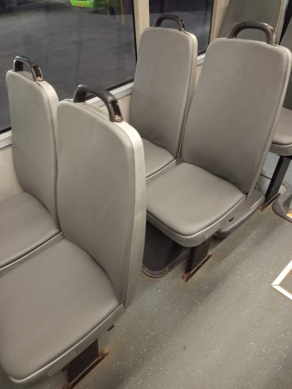 Перевозчик обновляет сиденья Перевозчик обновляет сиденья