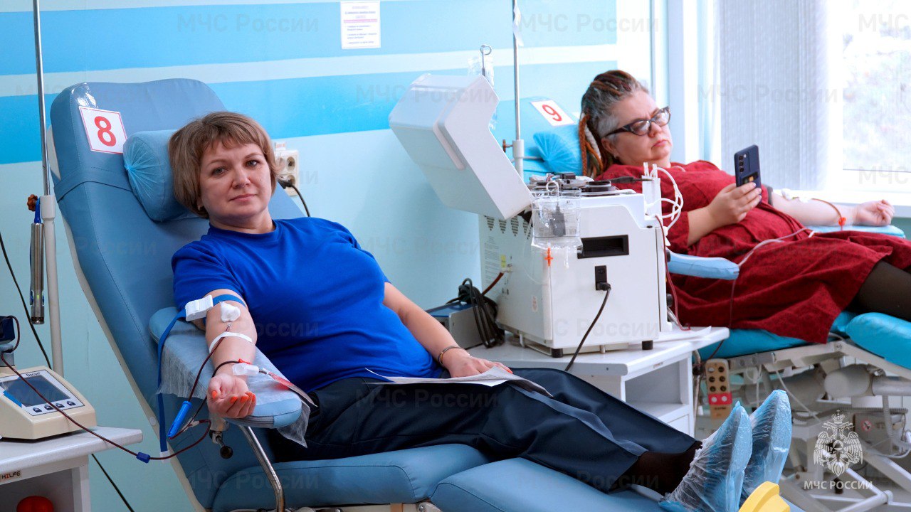 35 добрых дел: сотрудники МЧС России приняли участие в сдаче донорской крови 35 добрых дел: сотрудники МЧС России приняли участие в сдаче донорской крови