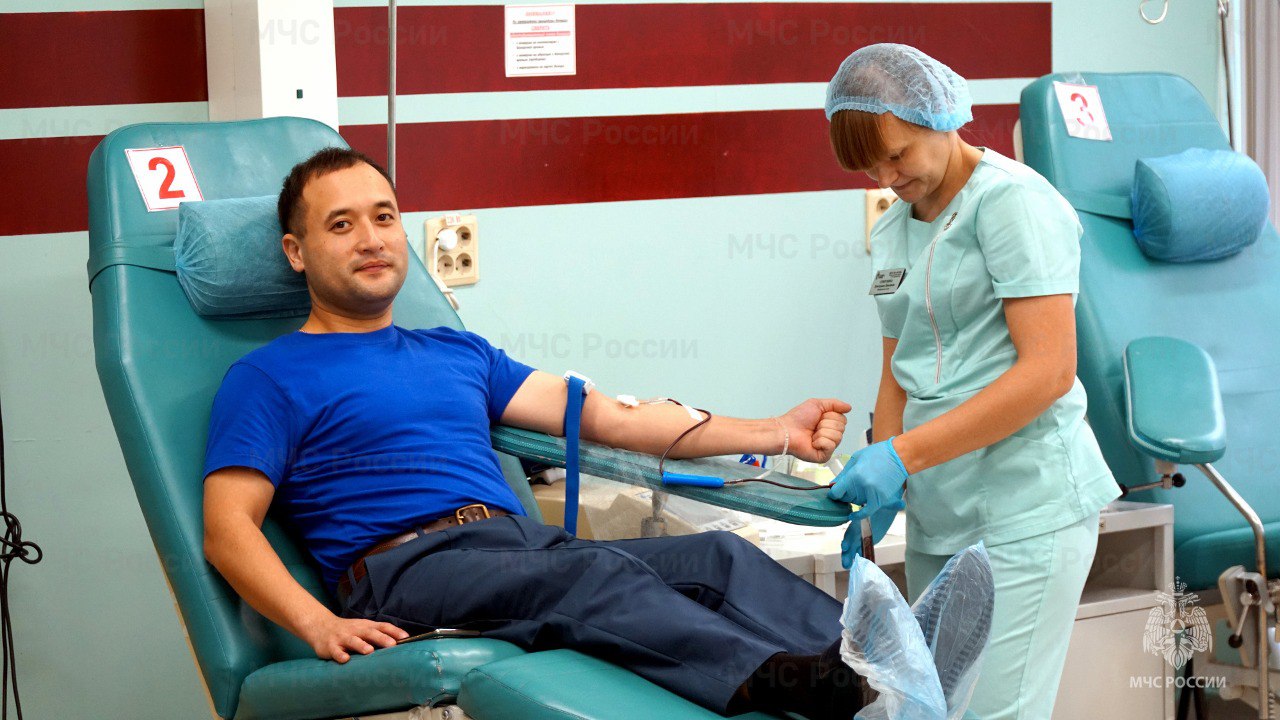 35 добрых дел: сотрудники МЧС России приняли участие в сдаче донорской крови 35 добрых дел: сотрудники МЧС России приняли участие в сдаче донорской крови