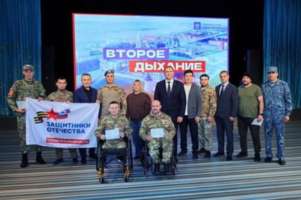 Глава города Тобольска Петр Вагин вручил свидетельства о профессии водителя участникам специальной военной операции, которые, несмотря на полученные ранения, проявили мужество и силу духа, чтобы вернуться к полноценной жизни...