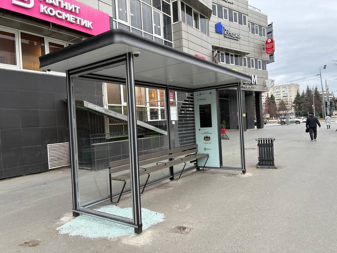 Тюменцы разгромили новую остановку «Ул. Смоленская»