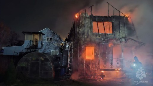 На ликвидации пожара работали 20 сотрудников подразделений Главного управления МЧС России по Тюменской области, было задействовано 6 единиц техники