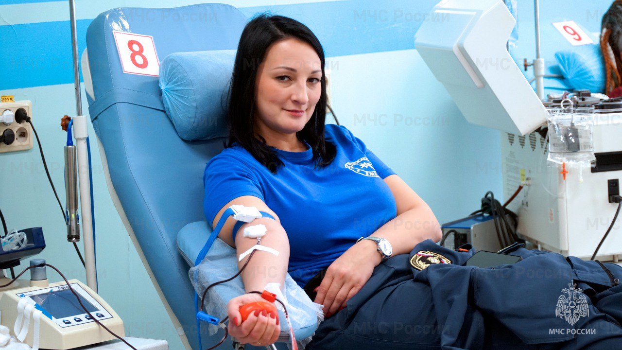 35 добрых дел: сотрудники МЧС России приняли участие в сдаче донорской крови 35 добрых дел: сотрудники МЧС России приняли участие в сдаче донорской крови