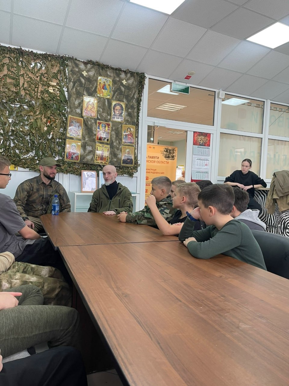 Тюменские школьники встретились с героем Тюменские школьники встретились с героем