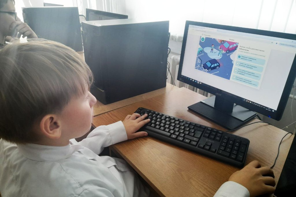 «Безопасные дороги»: юные знатоки ПДД демонстрируют свои знания! «Безопасные дороги»: юные знатоки ПДД демонстрируют свои знания!