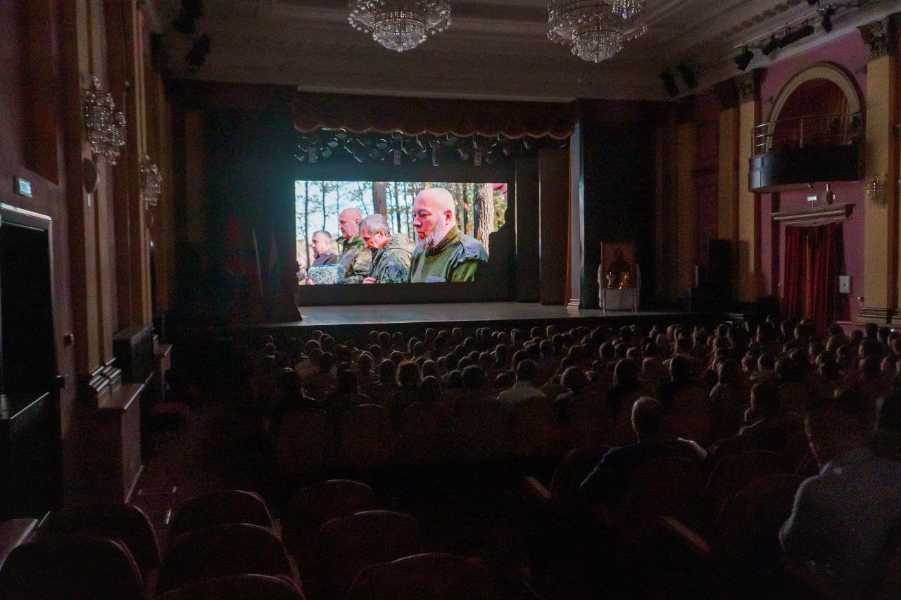 В Тюмени состоялся показ документальной ленты о военном священнике из Луганска Владимире Марецком В Тюмени состоялся показ документальной ленты о военном священнике из Луганска Владимире Марецком