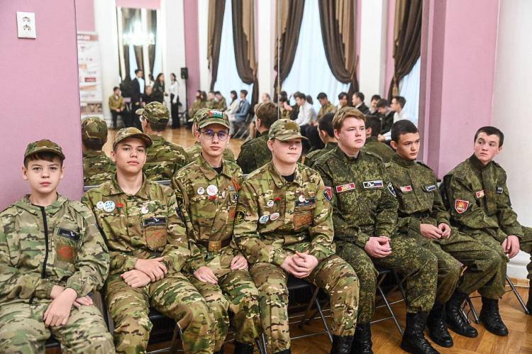 Около 90 воспитанников и руководителей отрядов стали участниками слета поисковых отрядов "Школа поисковика" в Тюмени, который стартовал в ДТиС "Пионер" 30 октября Около 90 воспитанников и руководителей отрядов стали участниками слета поисковых отрядов "Школа поисковика" в Тюмени, который стартовал в ДТиС "Пионер" 30 октября