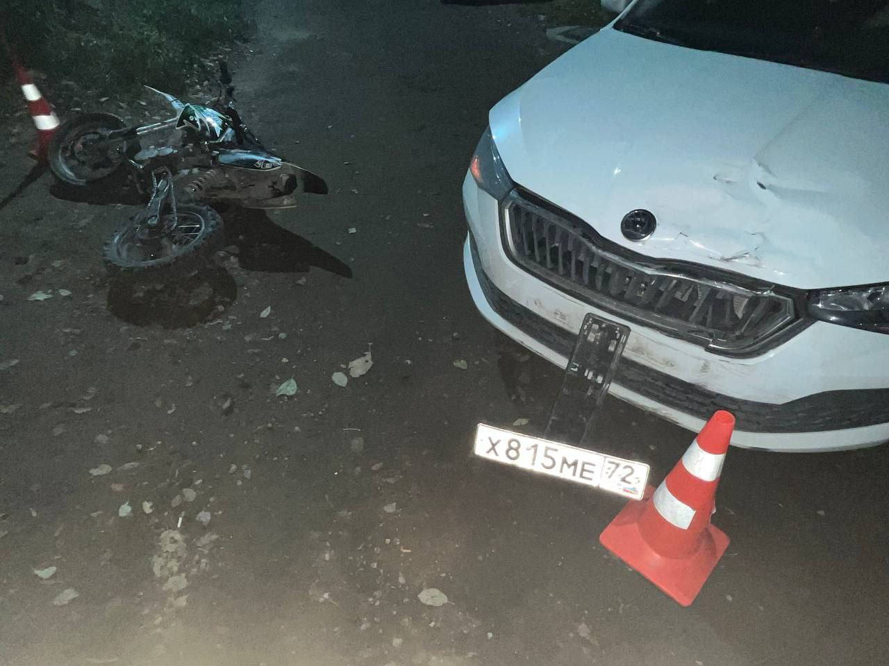 Питбайк и «Шкода» столкнулись вчера вечером в СНТ " Плодовое" в Тюмени Питбайк и «Шкода» столкнулись вчера вечером в СНТ " Плодовое" в Тюмени