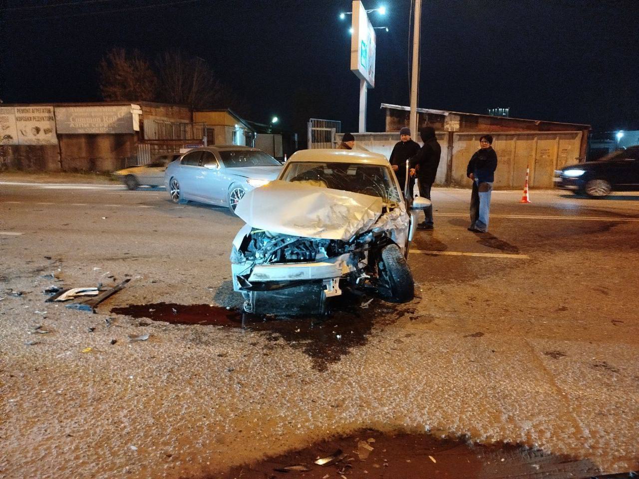 Сразу 3 авто столкнулось минувшим вечером в Тюмени на Ветеранов труда Сразу 3 авто столкнулось минувшим вечером в Тюмени на Ветеранов труда