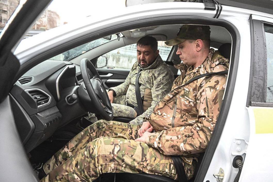 Автомобиль с ручным управлением передали в ДОСААФ в Тюмени для обучения ветеранов СВО Автомобиль с ручным управлением передали в ДОСААФ в Тюмени для обучения ветеранов СВО