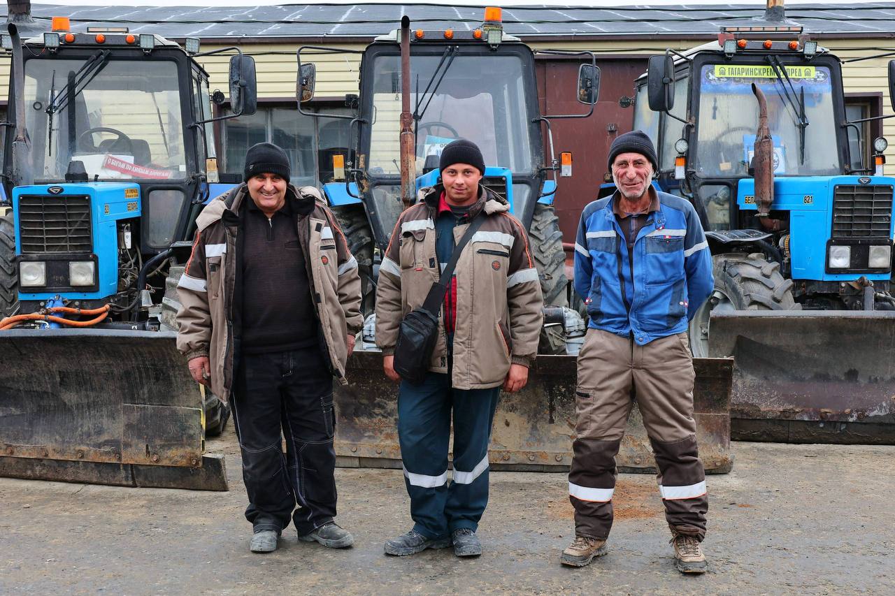 Глава города Тобольска Петр Вагин сегодня проверил готовность коммунальных служб к зимнему периоду и обеспечению чистоты и безопасности городских улиц в условиях обильных снегопадов и низких температур Глава города Тобольска Петр Вагин сегодня проверил готовность коммунальных служб к зимнему периоду и обеспечению чистоты и безопасности городских улиц в условиях обильных снегопадов и низких температур