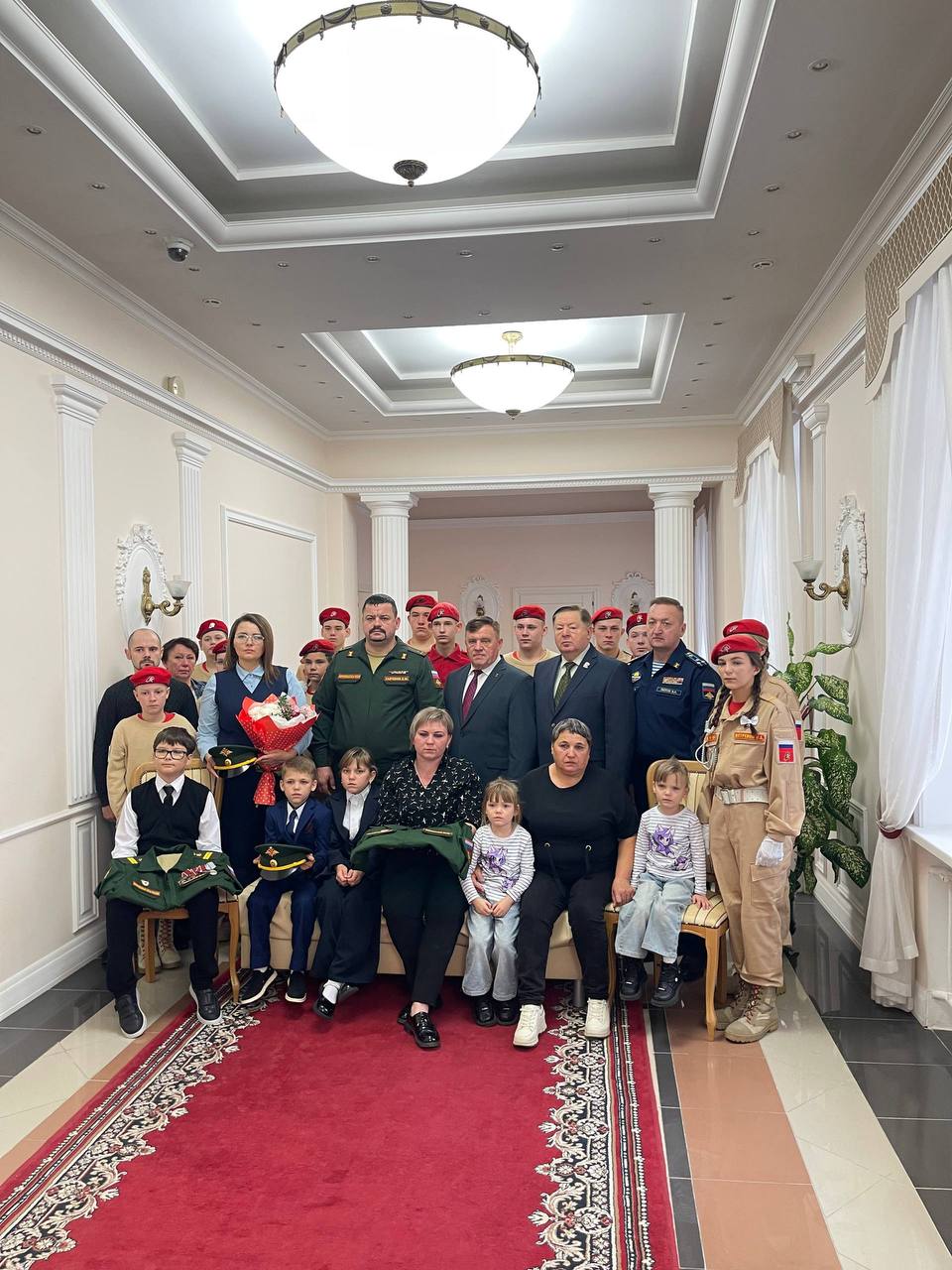 Восстановленные кители тюменских участников СВО передали их семьям Восстановленные кители тюменских участников СВО передали их семьям