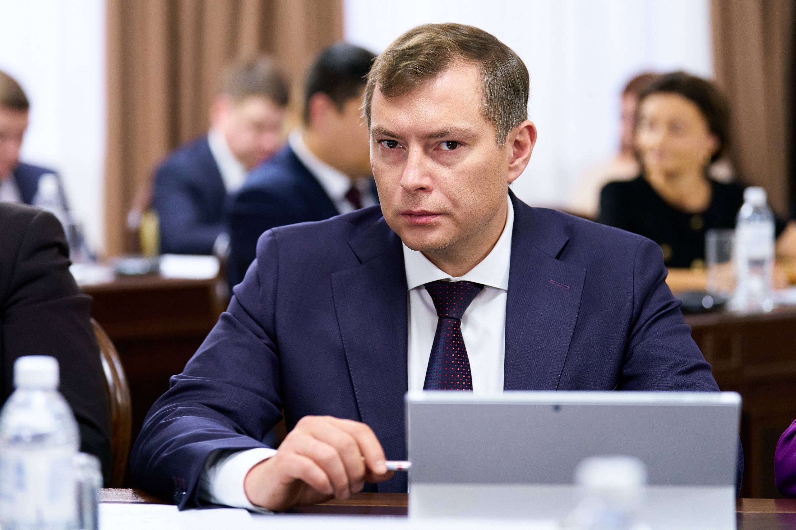 Руслан Кухарук: На заседании Правительства Югры одобрен проект окружного закона «О бюджете Ханты-Мансийского автономного округа – Югры на 2026 год и на плановый период 2027 и 2028 годов» Руслан Кухарук: На заседании Правительства Югры одобрен проект окружного закона «О бюджете Ханты-Мансийского автономного округа – Югры на 2026 год и на плановый период 2027 и 2028 годов»