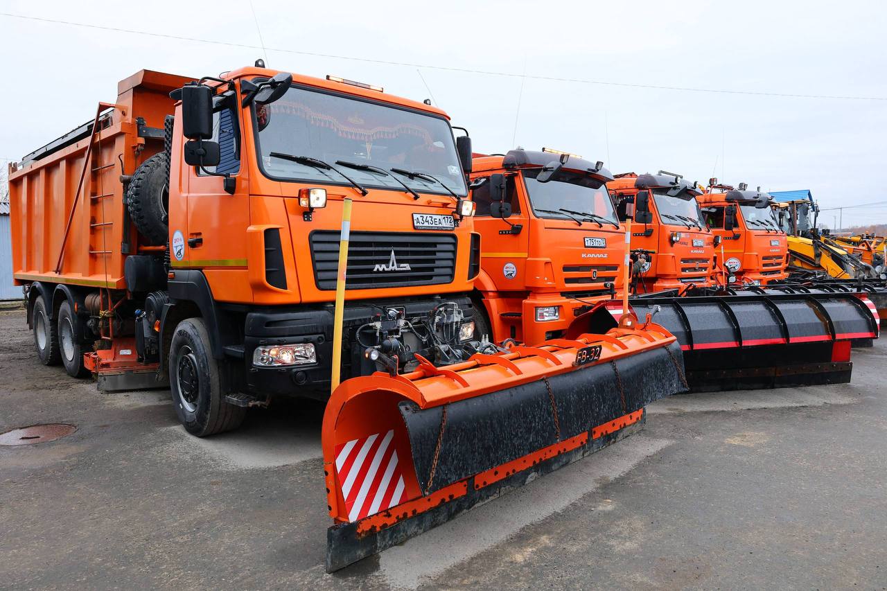 Глава города Тобольска Петр Вагин сегодня проверил готовность коммунальных служб к зимнему периоду и обеспечению чистоты и безопасности городских улиц в условиях обильных снегопадов и низких температур Глава города Тобольска Петр Вагин сегодня проверил готовность коммунальных служб к зимнему периоду и обеспечению чистоты и безопасности городских улиц в условиях обильных снегопадов и низких температур