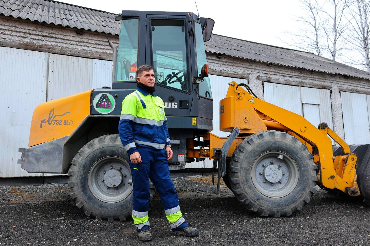 Глава города Тобольска Петр Вагин сегодня проверил готовность коммунальных служб к зимнему периоду и обеспечению чистоты и безопасности городских улиц в условиях обильных снегопадов и низких температур Глава города Тобольска Петр Вагин сегодня проверил готовность коммунальных служб к зимнему периоду и обеспечению чистоты и безопасности городских улиц в условиях обильных снегопадов и низких температур