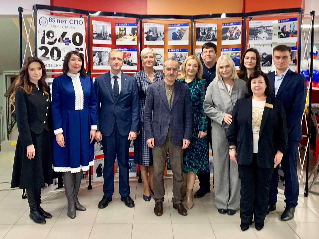 Александр Моор обсудил с председателем комитета Госдумы РФ по просвещению РФ Ириной Белых перспективы развития системы среднего профессионального образования Александр Моор обсудил с председателем комитета Госдумы РФ по просвещению РФ Ириной Белых перспективы развития системы среднего профессионального образования