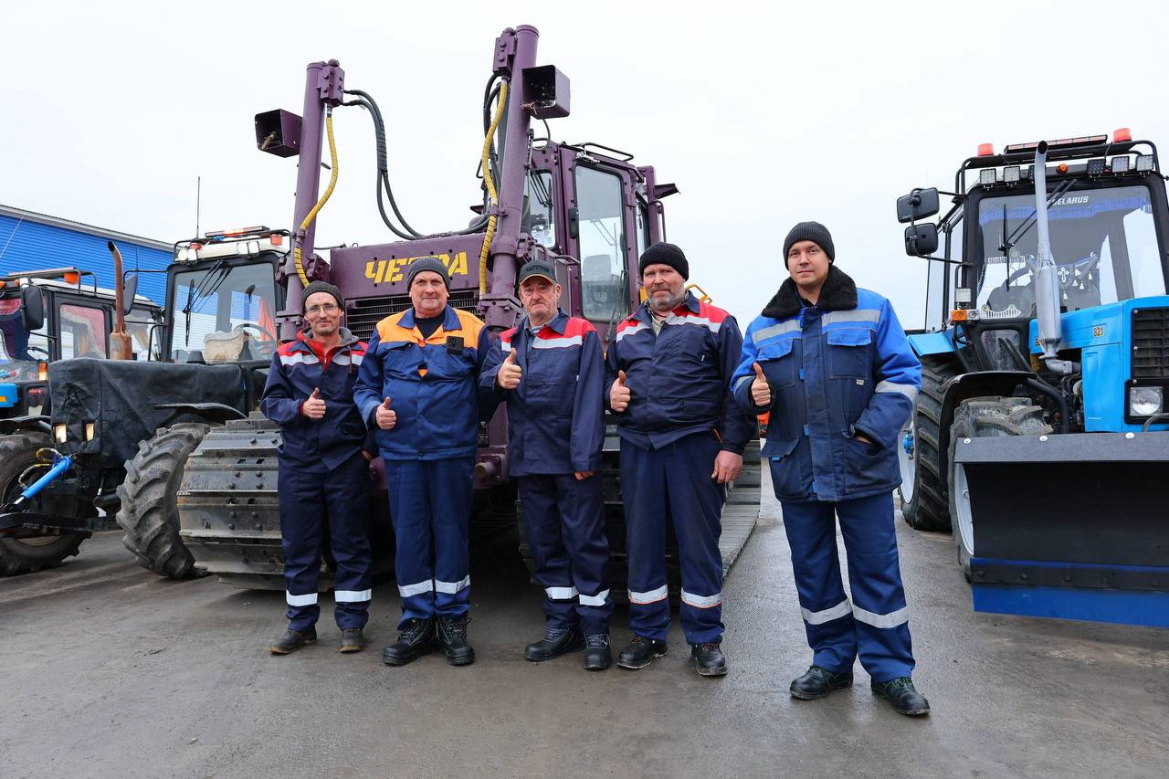Глава города Тобольска Петр Вагин сегодня проверил готовность коммунальных служб к зимнему периоду и обеспечению чистоты и безопасности городских улиц в условиях обильных снегопадов и низких температур Глава города Тобольска Петр Вагин сегодня проверил готовность коммунальных служб к зимнему периоду и обеспечению чистоты и безопасности городских улиц в условиях обильных снегопадов и низких температур