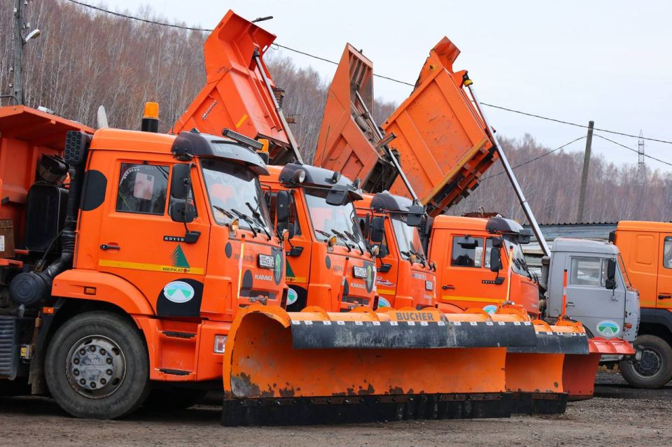 Глава города Тобольска Петр Вагин сегодня проверил готовность коммунальных служб к зимнему периоду и обеспечению чистоты и безопасности городских улиц в условиях обильных снегопадов и низких температур
